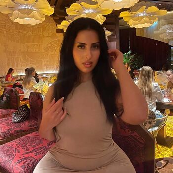 Full leaked Chameelia/ private onlyfans photo