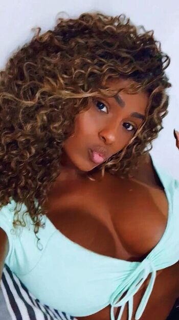 Full leaked Ynaraabb private onlyfans photo