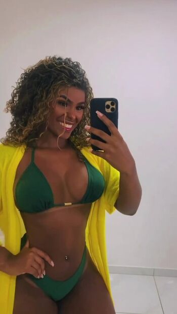Full leaked Ynaraabb private onlyfans photo