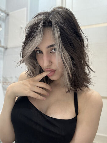 Full leaked Yololove private onlyfans photo