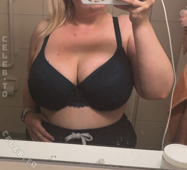 YourCurvyGirl