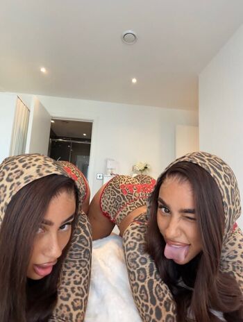 Full leaked Yourtwinss private onlyfans photo