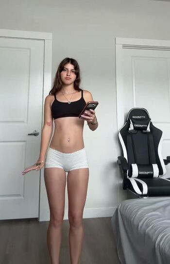 Full leaked Yummyemmyl private onlyfans photo
