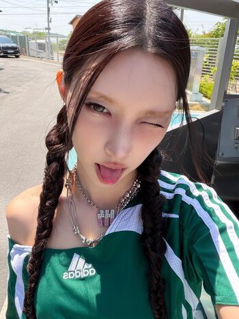 Full leaked Yunah illit private onlyfans photo