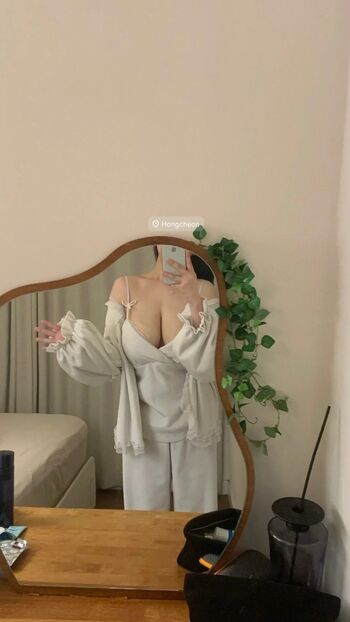 Full leaked Yunxvly private onlyfans photo