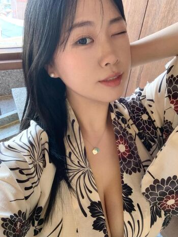 Full leaked Yunxvly private onlyfans photo