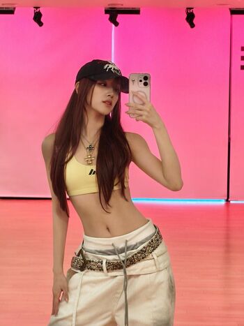 Full leaked Curvy geek/ private onlyfans photo