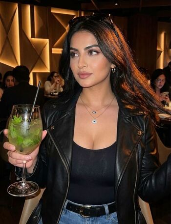 Full leaked Zara farooq private onlyfans photo