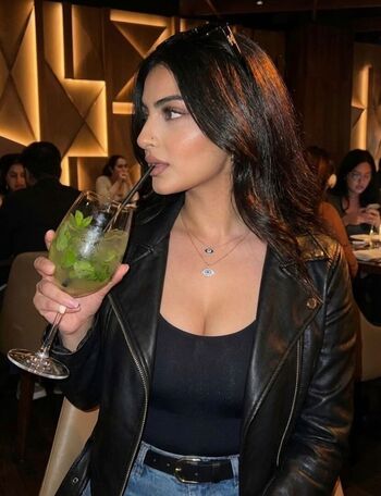 Full leaked Zara farooq private onlyfans photo