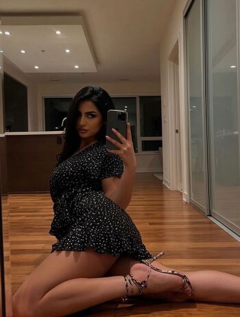 Full leaked Zara farooq private onlyfans photo