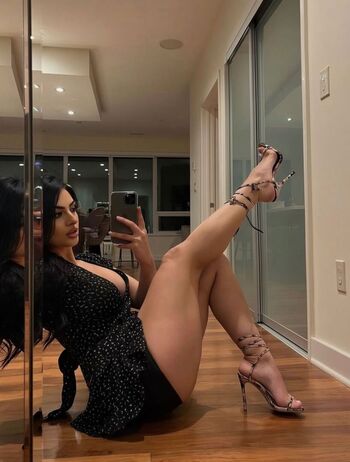 Full leaked Zara farooq private onlyfans photo