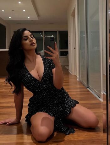 Full leaked Zara farooq private onlyfans photo