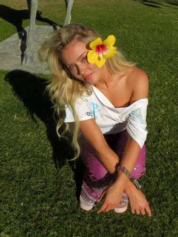 Full leaked Zara larsson page private onlyfans photo
