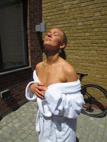 Full leaked Zara larsson  page private onlyfans photo