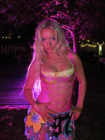 Full leaked Zara larsson page private onlyfans photo