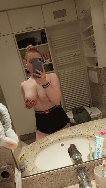 Full leaked Zoe anne may page private onlyfans photo