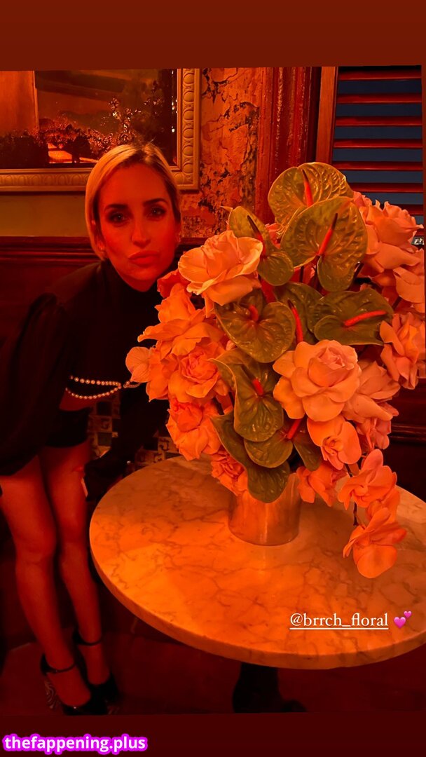 Zoe Lister Jones / https: / zoelisterjones Çıplak OnlyFans Fotoğrafı #16