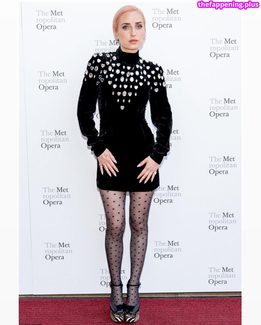 Zoe Lister Jones / https: / zoelisterjones 누드 OnlyFans 사진 #24