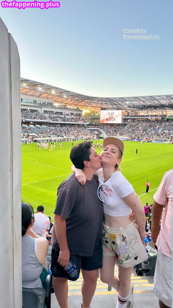 Zoe Lister Jones / https: / zoelisterjones Foto OnlyFans Nuda #34