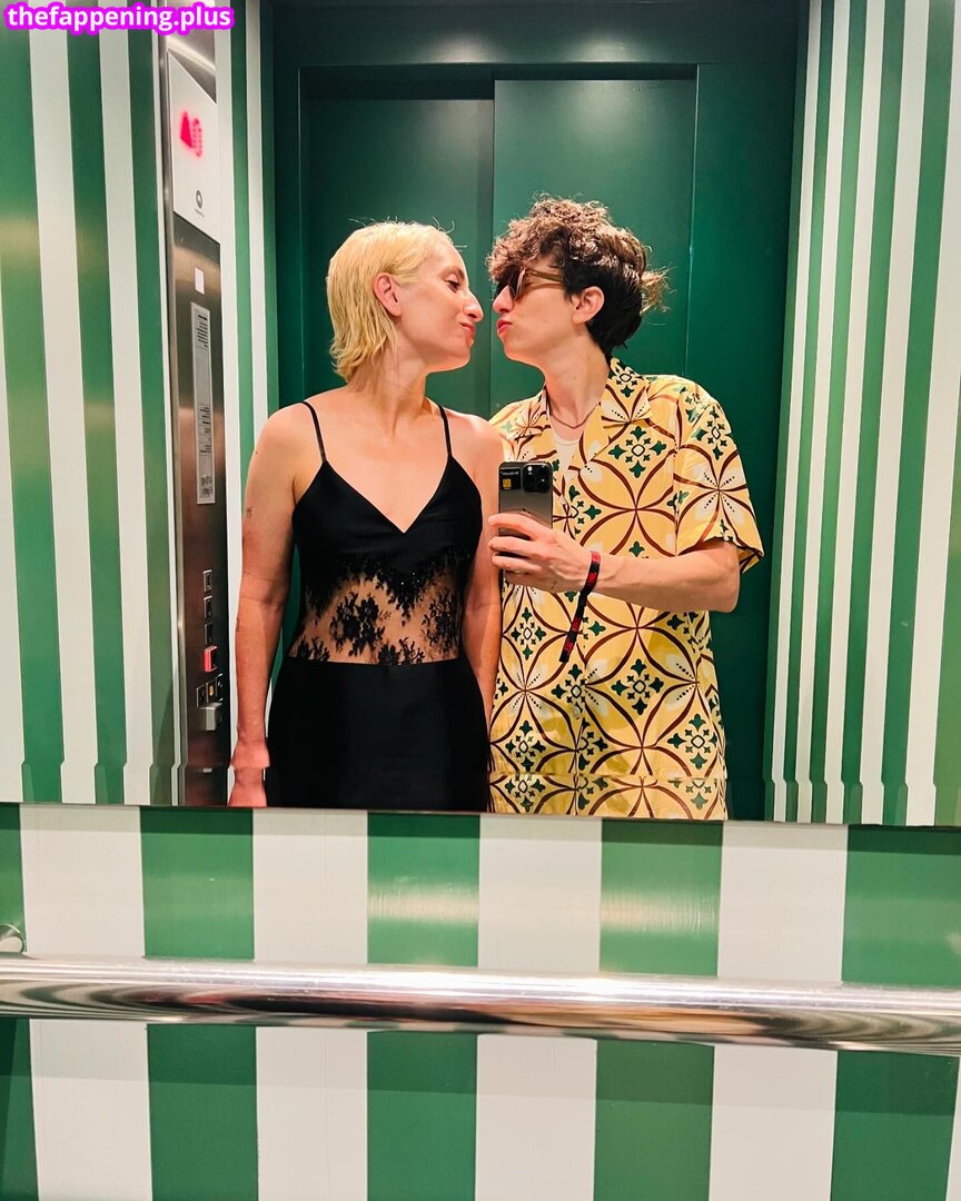 Zoe Lister Jones / https: / zoelisterjones Φωτογραφία Γυμνών OnlyFans #44