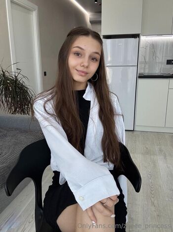 Full leaked Zoeee princess private onlyfans photo