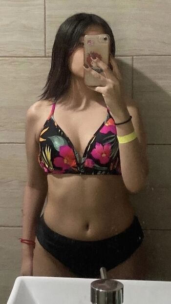 Full leaked Zoerikaa private onlyfans photo