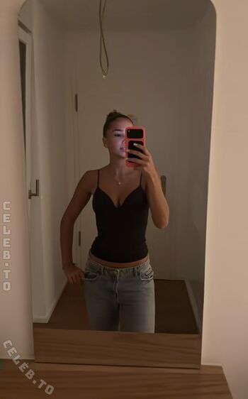 Full leaked Zoesalg private onlyfans photo