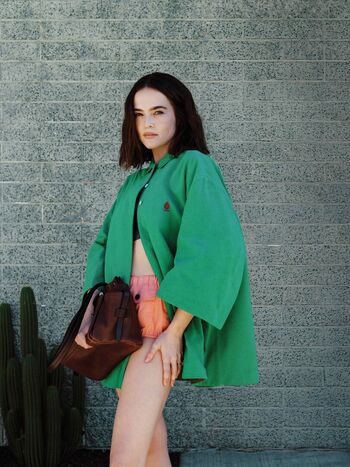 Full leaked Zoey deutch page private onlyfans photo