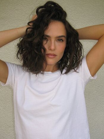 Full leaked Zoey deutch private onlyfans photo
