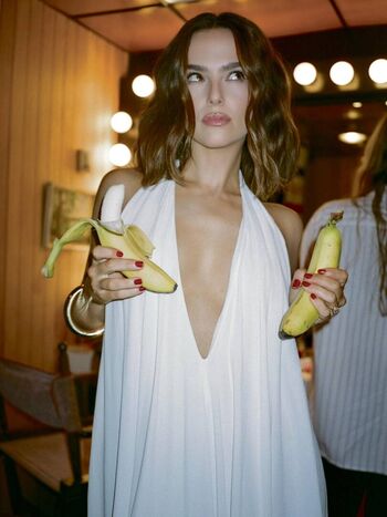 Full leaked Zoey deutch page private onlyfans photo