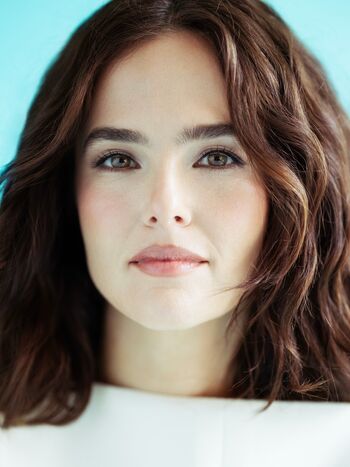Full leaked Zoey deutch page private onlyfans photo