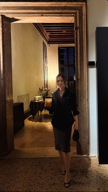 Full leaked Zoey deutch page private onlyfans photo