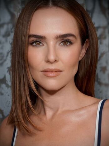 Zoey Deutch
