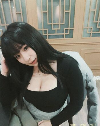 Full leaked Zoeytaiiizoey private onlyfans photo